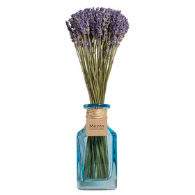 Французская лаванда в голубой вазе